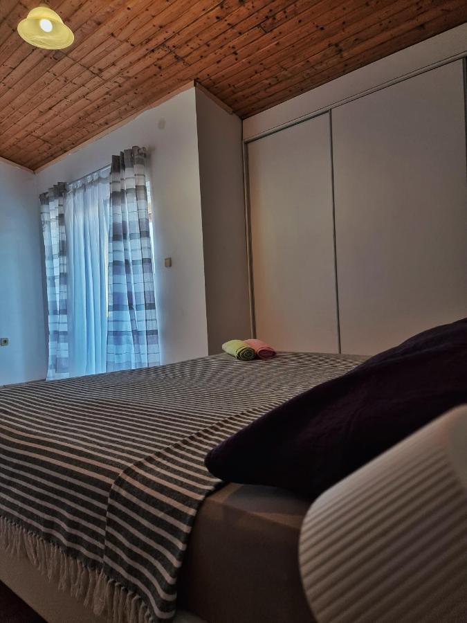 Guesthouse Dila Galovac  Exteriör bild